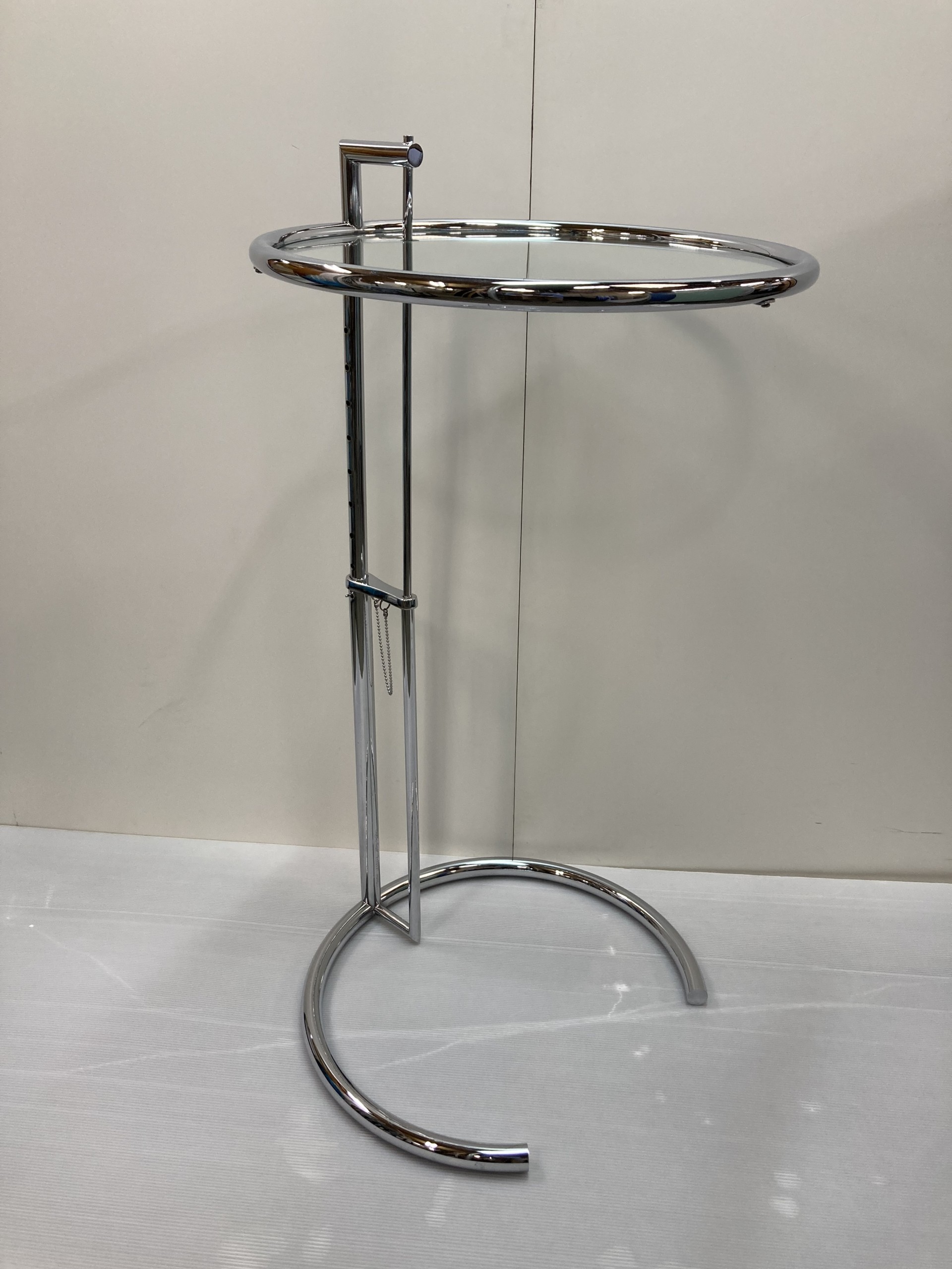 アイリーングレイ　ClassiCon　クラシコン　E1027　サイドテーブル アジャスタブルテーブル E1027の通販 | 家具・インテリア通販 MAARKET